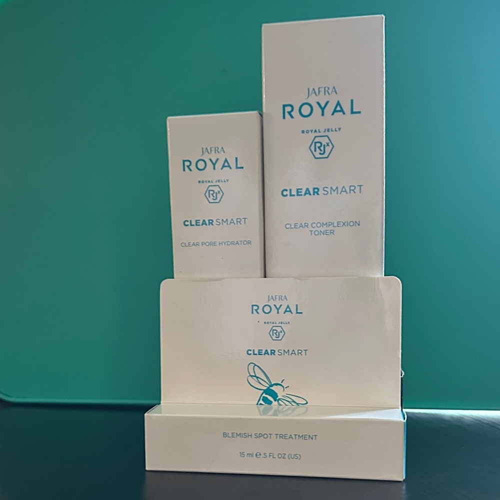 JAFRA Royal Clear Smart Skincare Toner - White and Blue
